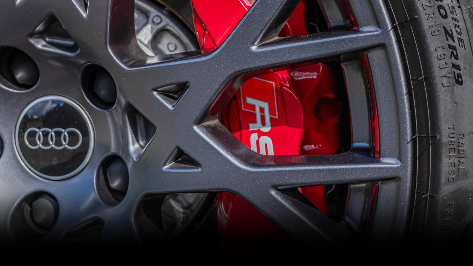   Just Dropped! Roaring RS3 Carbon Vorsprung - Bag Audi's flagship £67k hatchback for just 19p!