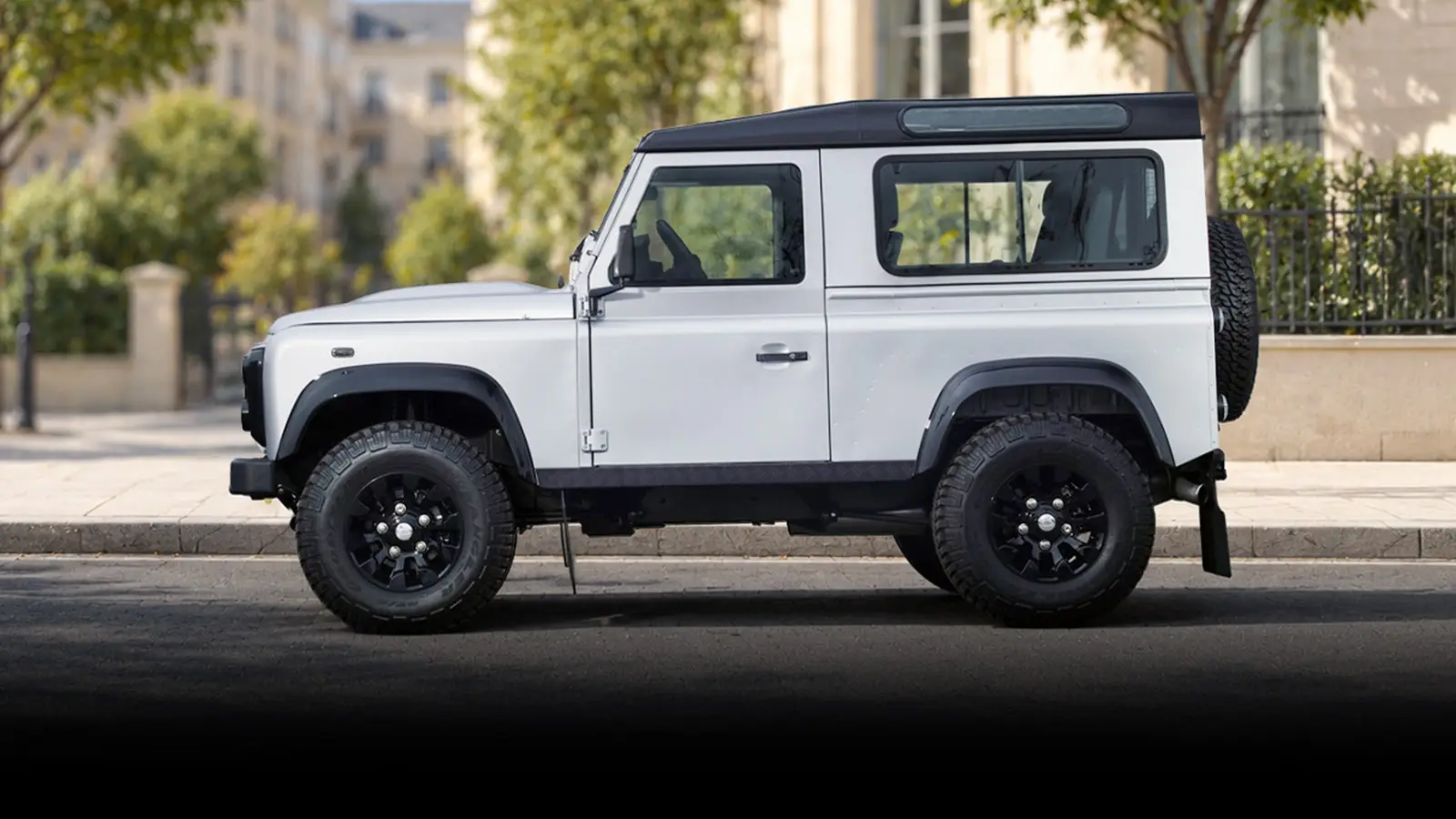  Land Rover Defender 90X-Tech (Modern Classic) Plus Bonus £5k Cash