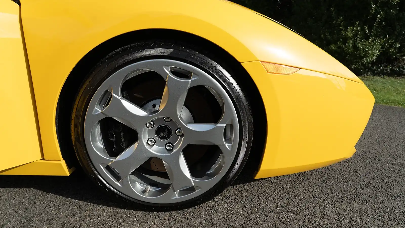   Drive Away In This Iconic Lamborghini Gallardo V10 for Just 19p!