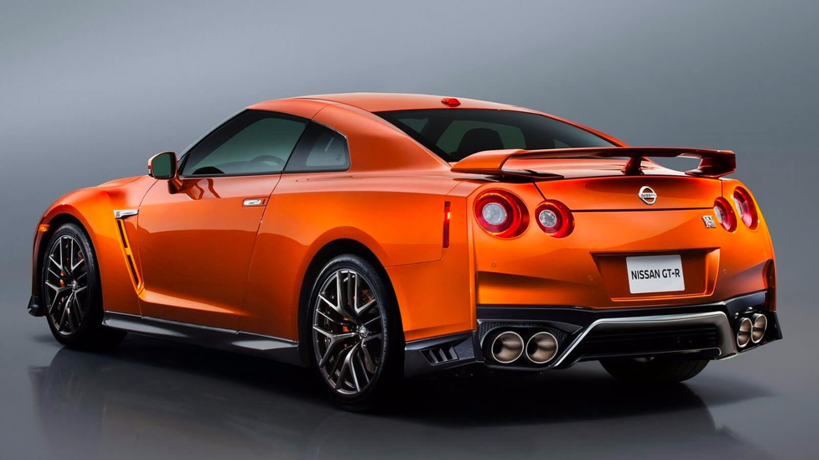  Nissan GT-R (Modern Classic)  + FREE Tokyo Holiday & PS5 Slim