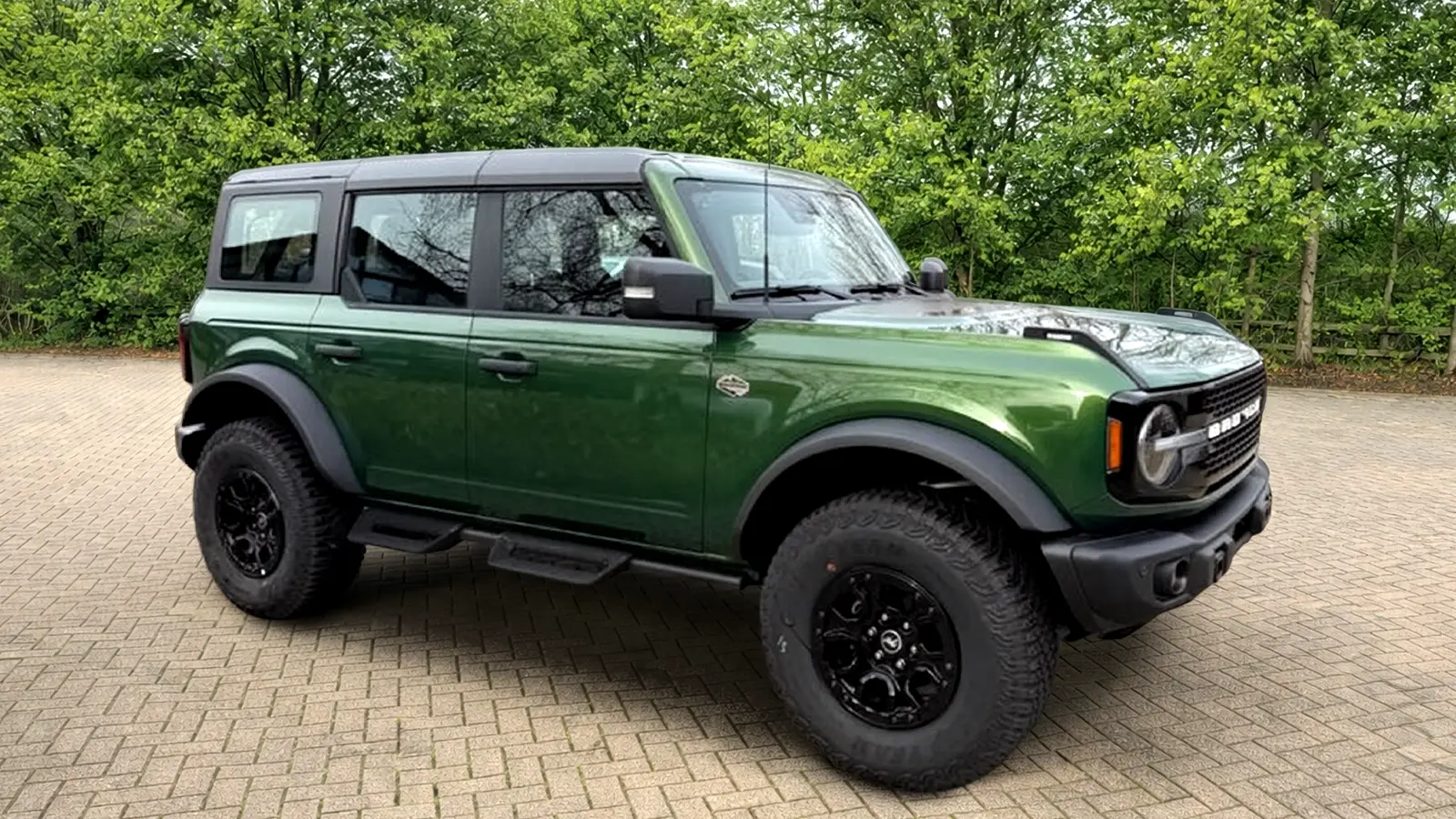   Citroen C5+ Ford Bronco: Dynamic Duos!