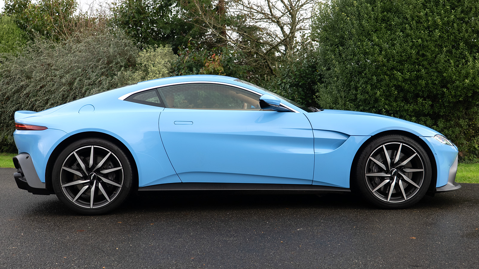   Quintessentially British – Win This £73k Vantage for just 19p!
