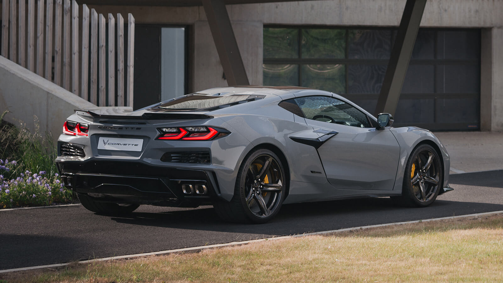  Chevrolet Corvette E-Ray