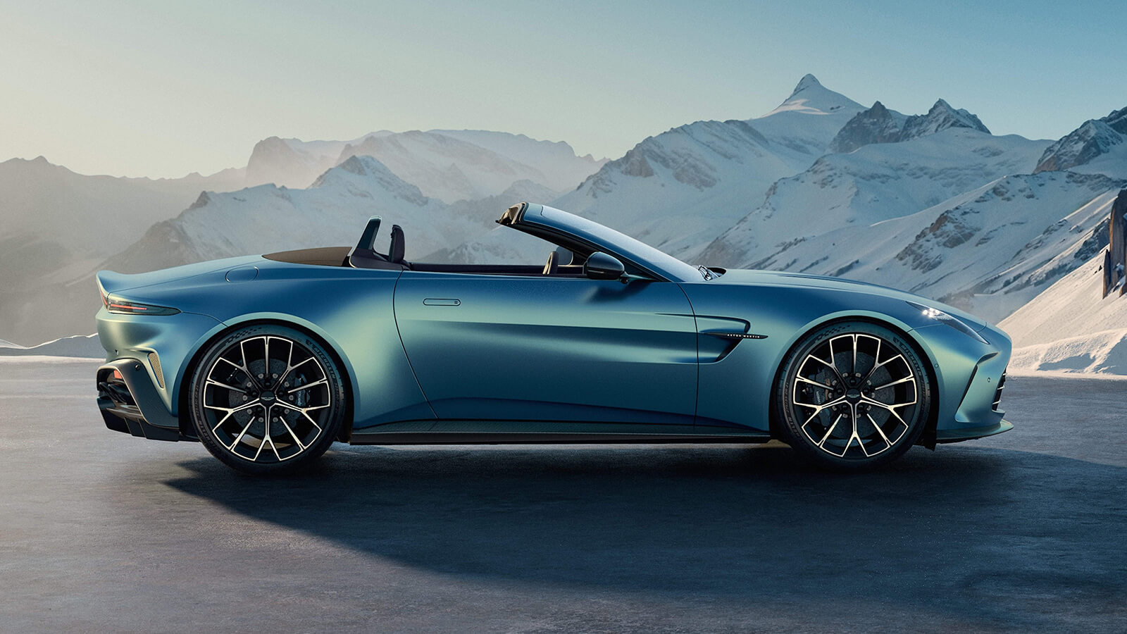  Aston Martin Vantage Roadster