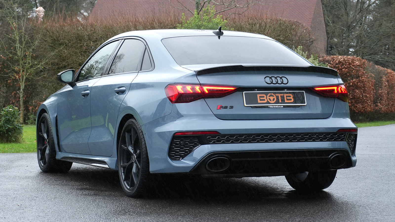   6p for this 2.5L turbocharged Audi RS3 Carbon Edition!