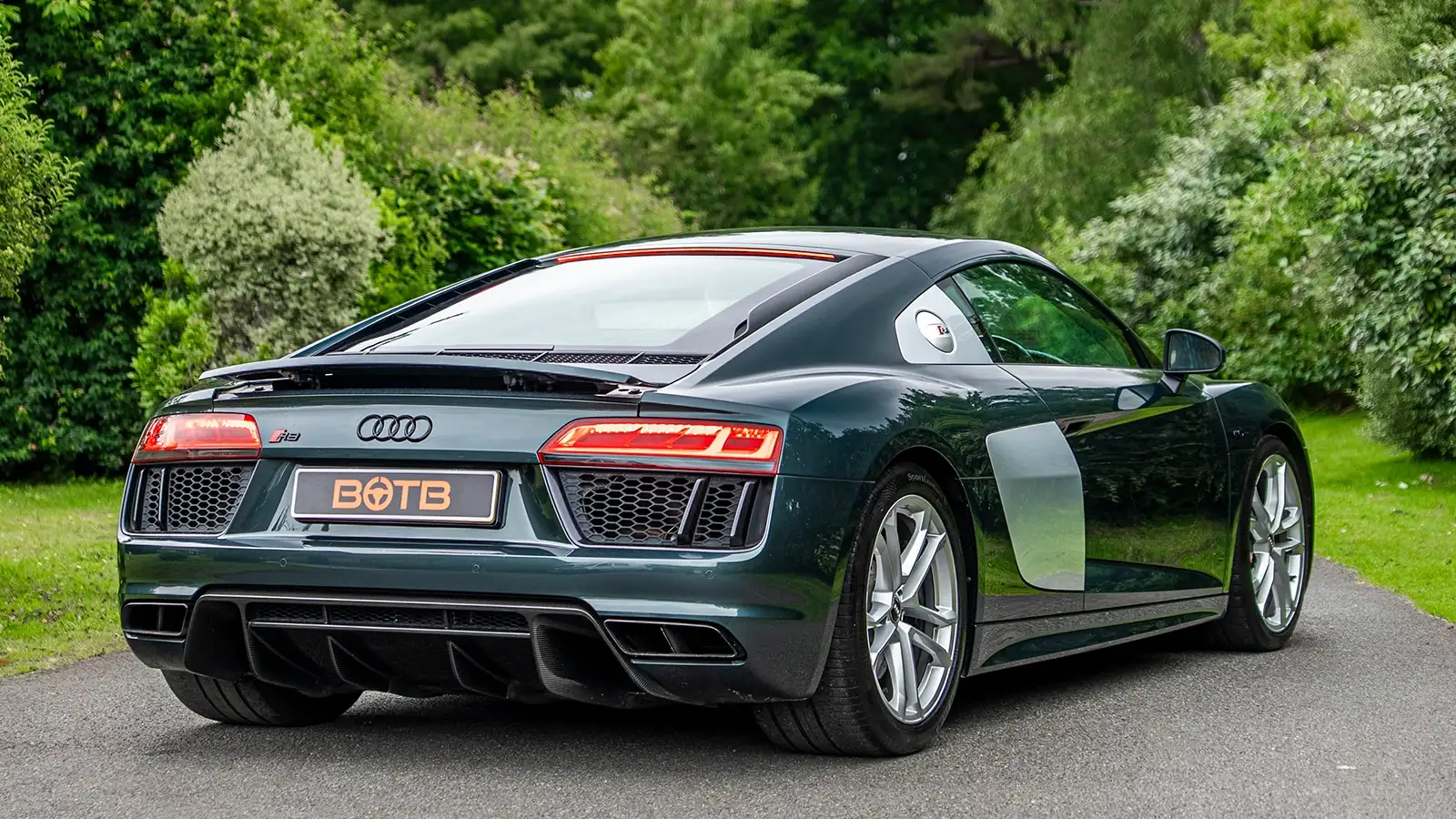   Brand New! 533BHP of Pure Supercar - Win An Audi R8 V10 for 21p!