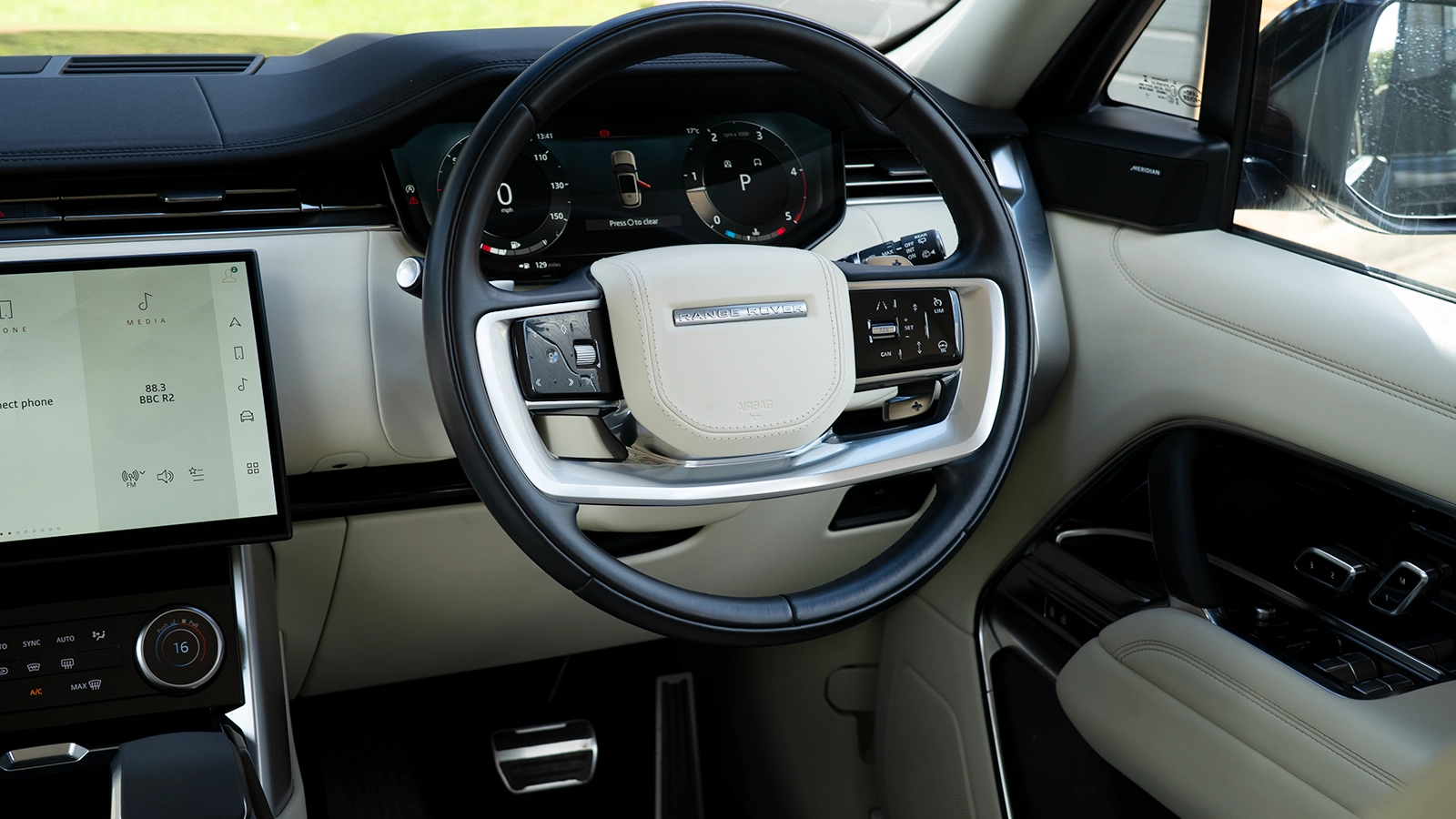   Win This Luxury Range Rover D300 For Just 22p!