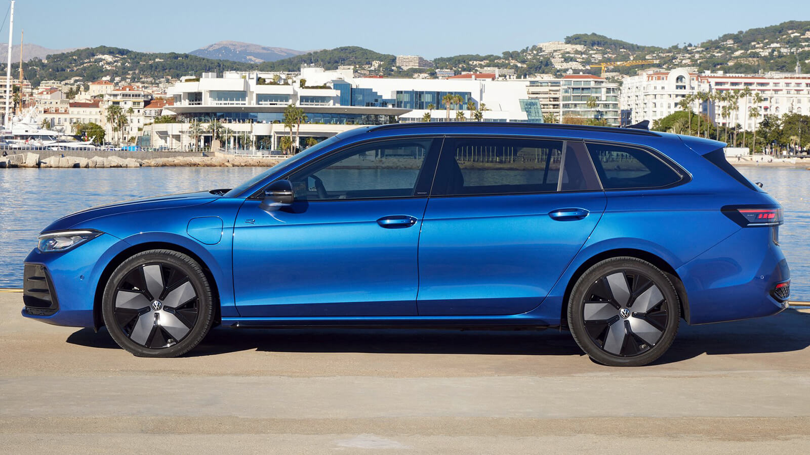  Volkswagen Passat R-Line