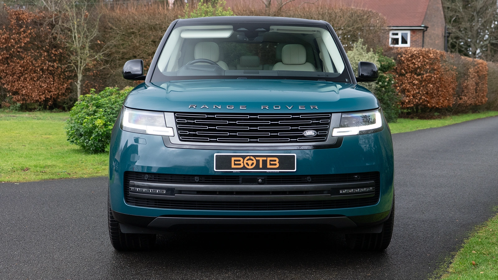   Win This Outstanding Range Rover D300 for Just 23p!