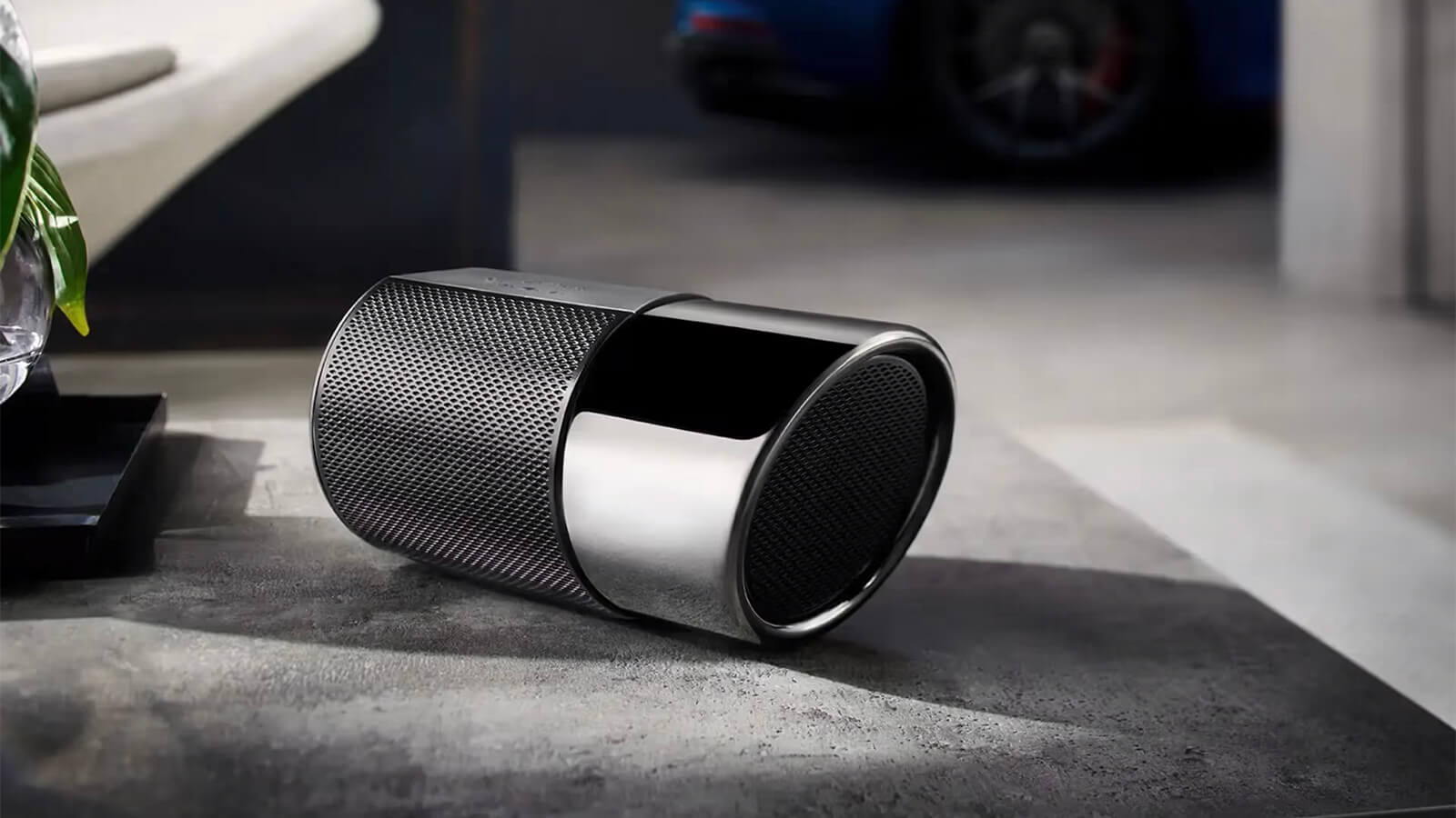 Porsche Cayman GTS + Porsche Smartphone + Speaker
