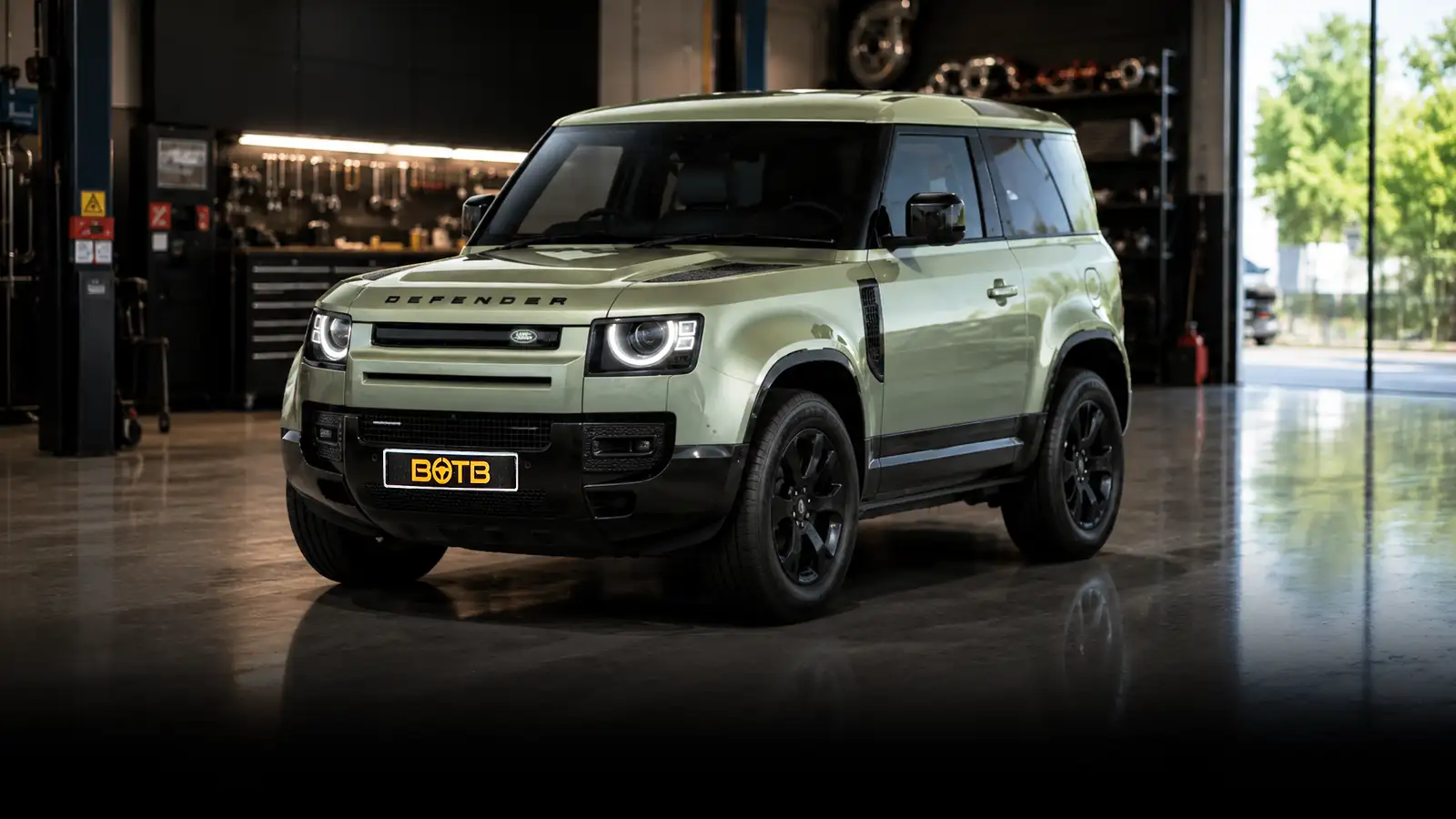   The £2.50 Bundle: Land Rover Defender 90 + Sony Camera Kit + Cartier Watch + 17.5k Cash