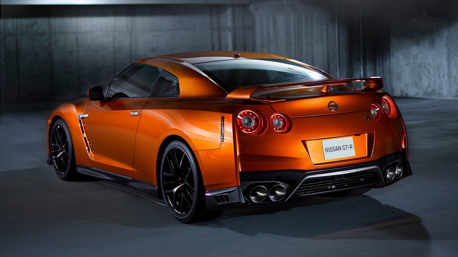  Nissan GT-R (Modern Classic)