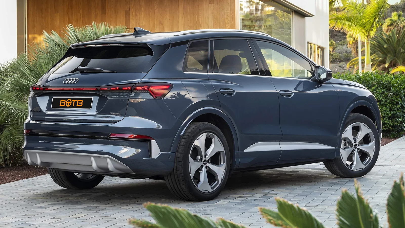  Audi Q4 e-tron Black Edition