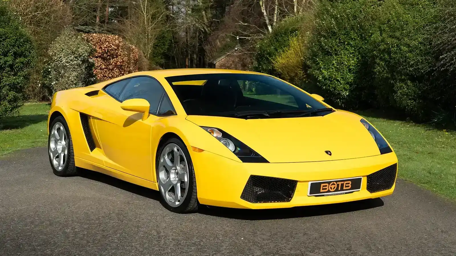   Drive Away In This Iconic Lamborghini Gallardo V10 for Just 19p!