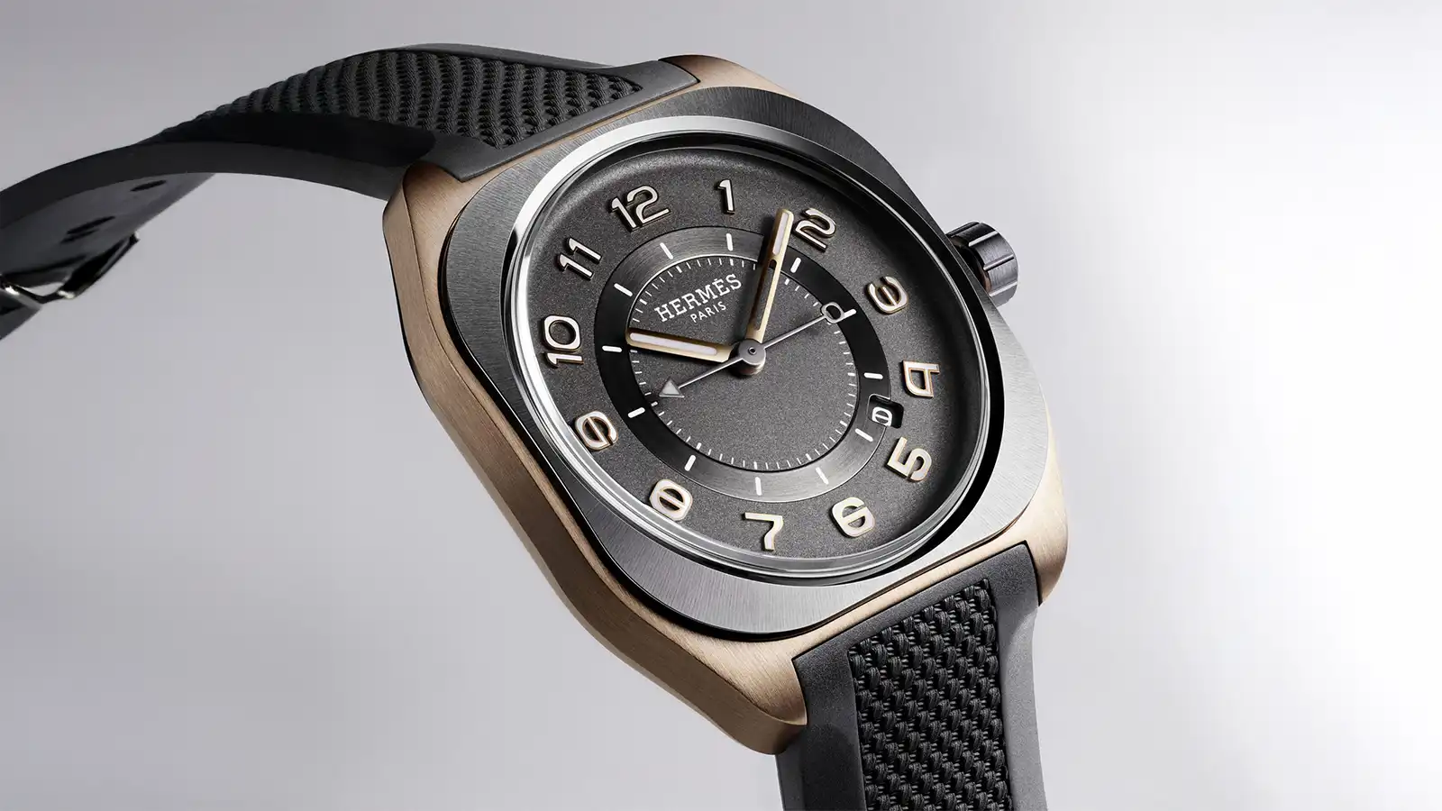  Hermès H08: 42 mm + £10,000 Tax-Free Cash