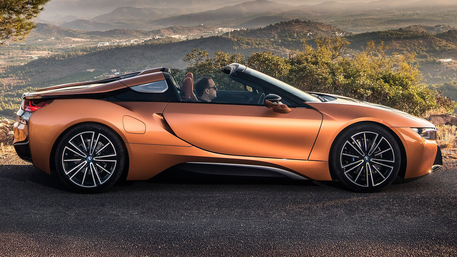  BMW i8 Roadster (Modern Classic)