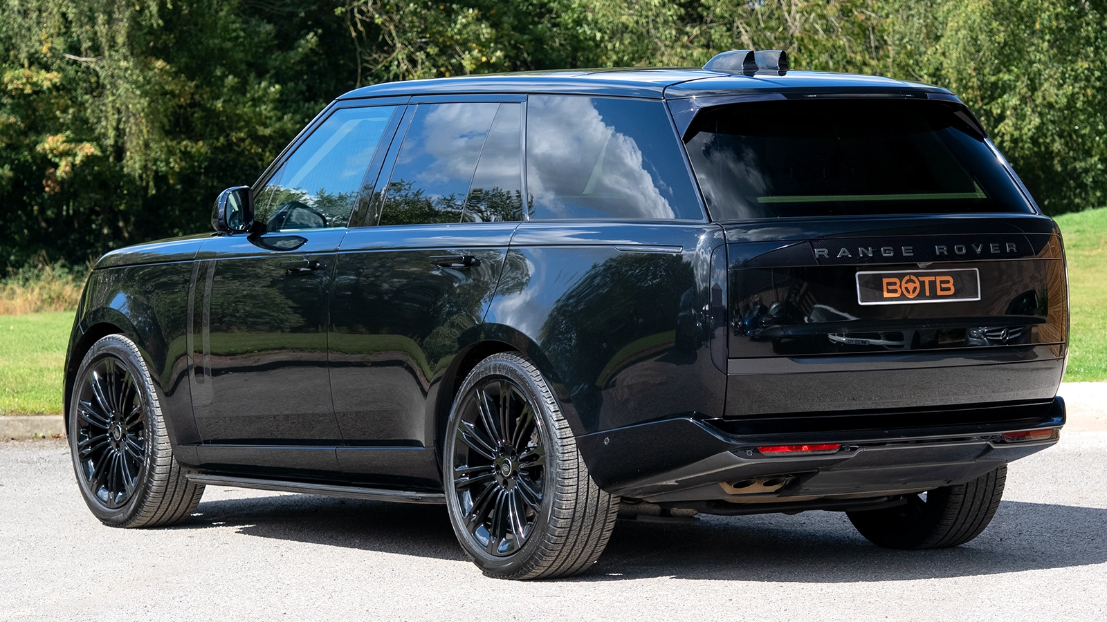   Win This Luxury Range Rover D300 For Just 22p!