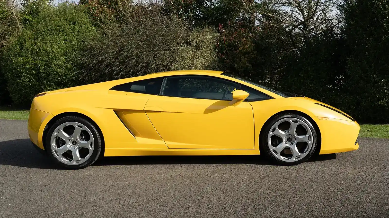   Drive Away In This Iconic Lamborghini Gallardo V10 for Just 19p!
