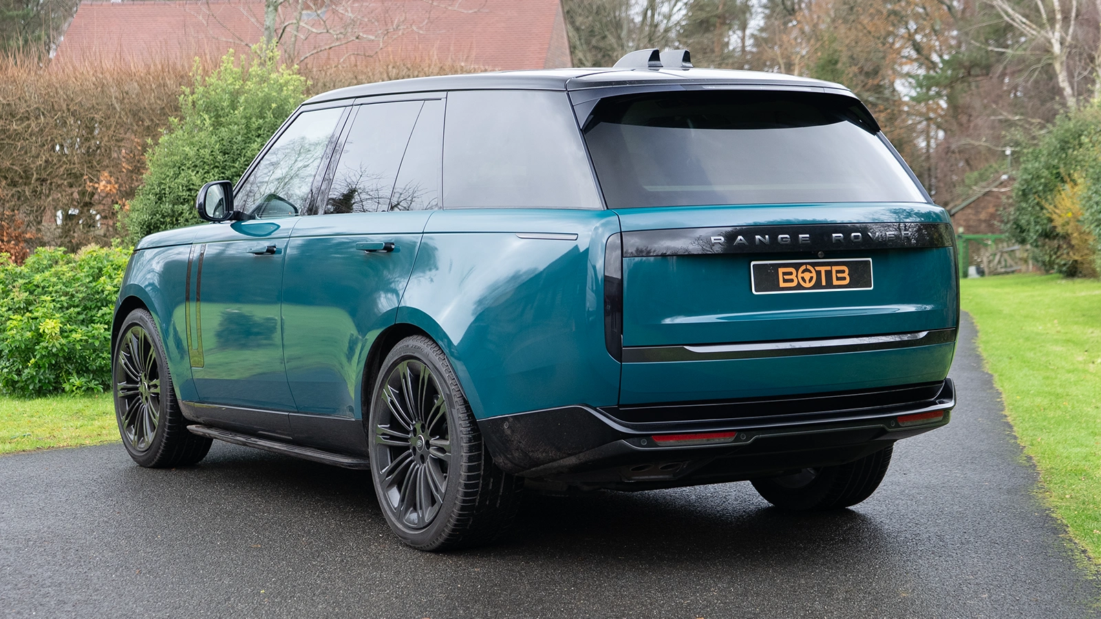   Win This Outstanding Range Rover D300 for Just 23p!