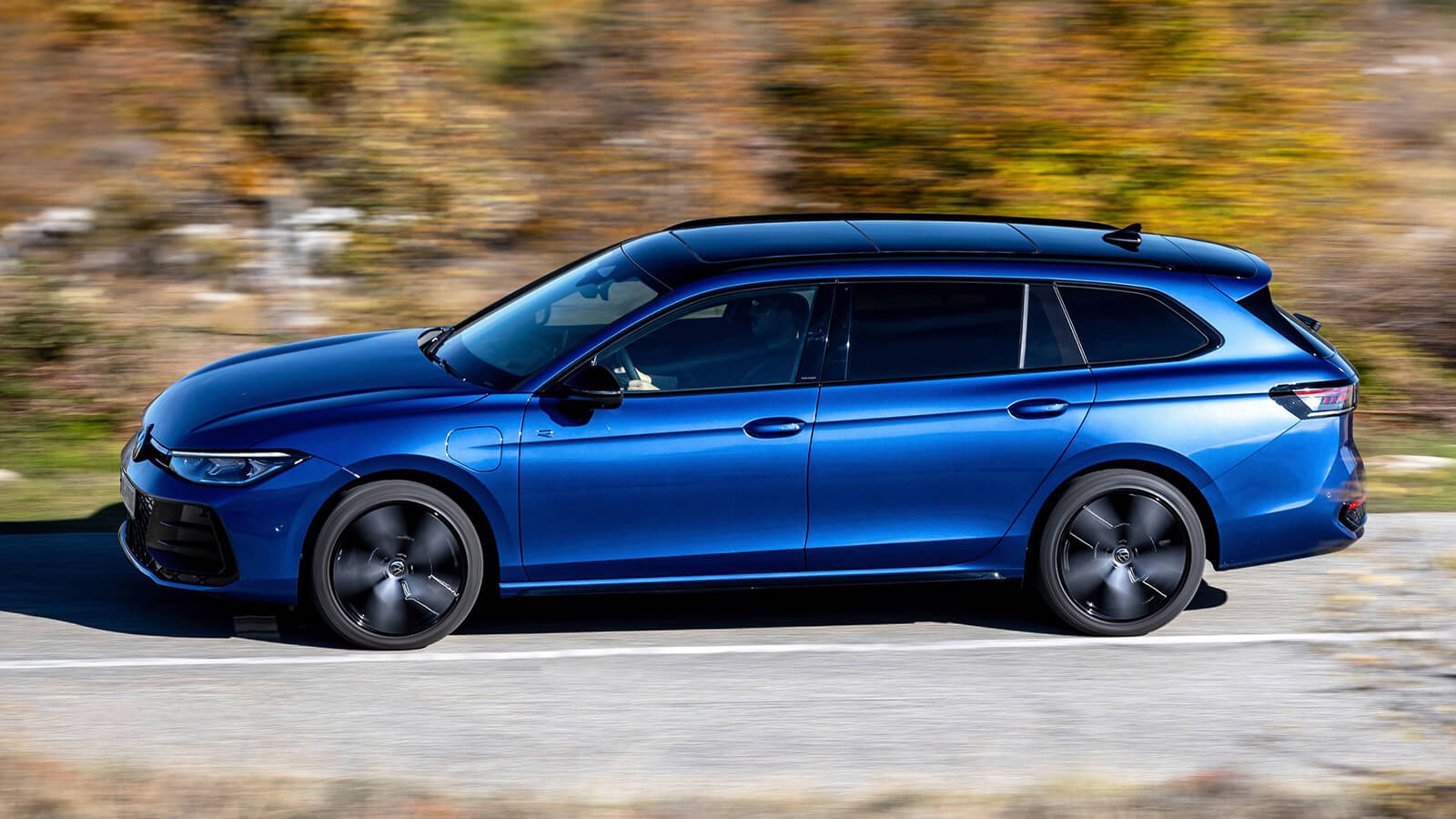  Volkswagen Passat R-Line