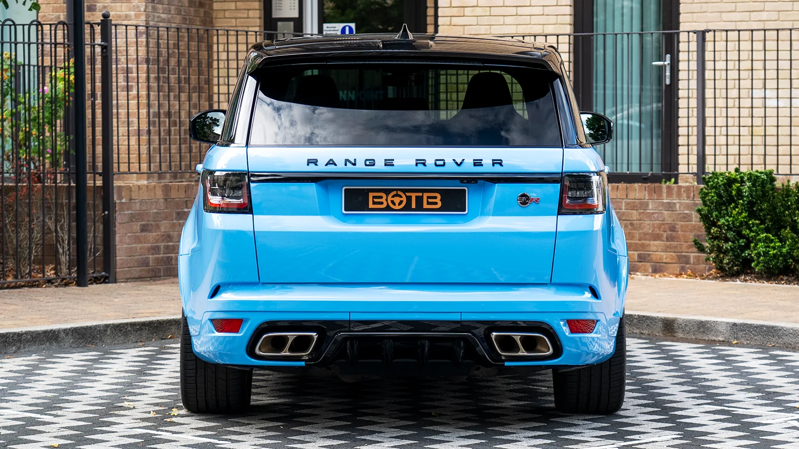  Range Rover: Sport SVR 