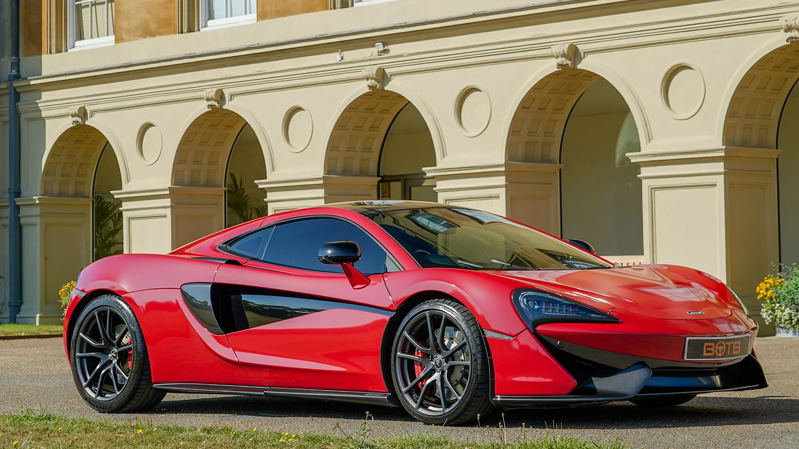   Win This Powerful 562BHP McLaren 570 GT V8 Worth £78,000!
