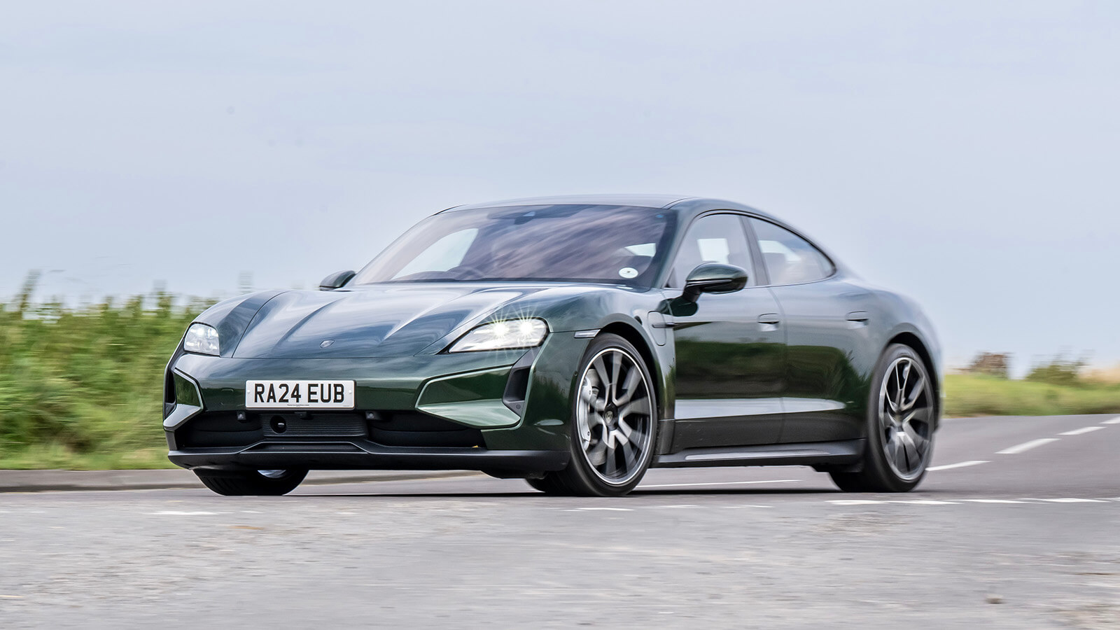  Porsche Taycan Turbo