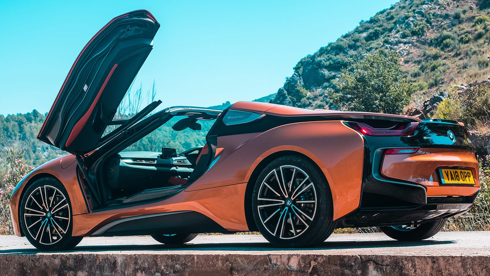  BMW i8 Roadster (Modern Classic)