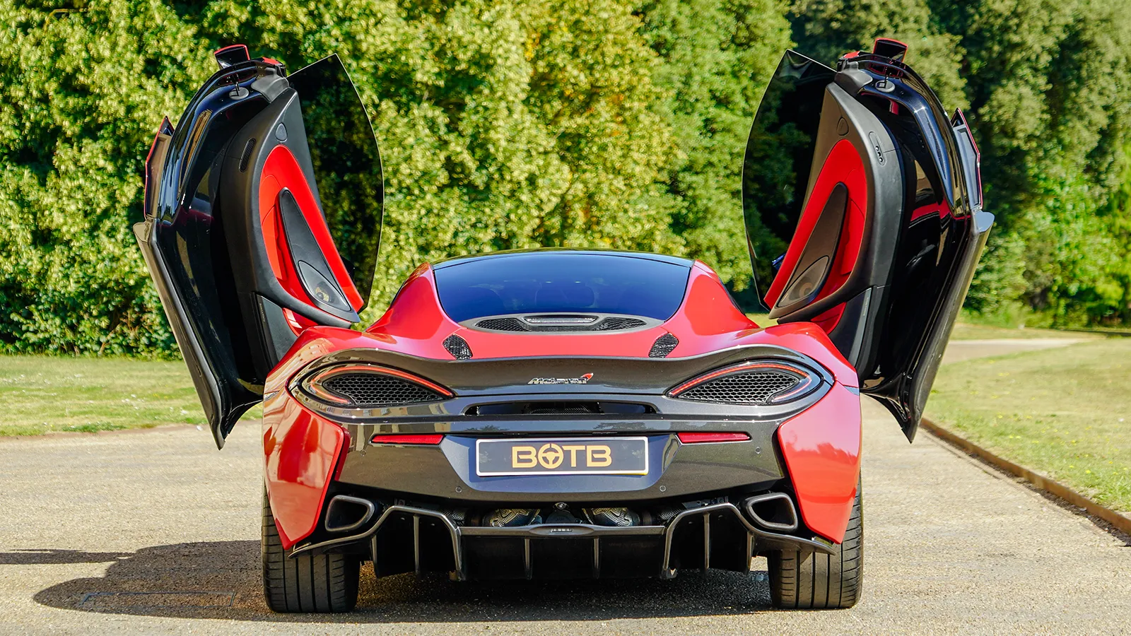   Win This Powerful 562BHP McLaren 570 GT V8 Worth £78,000!