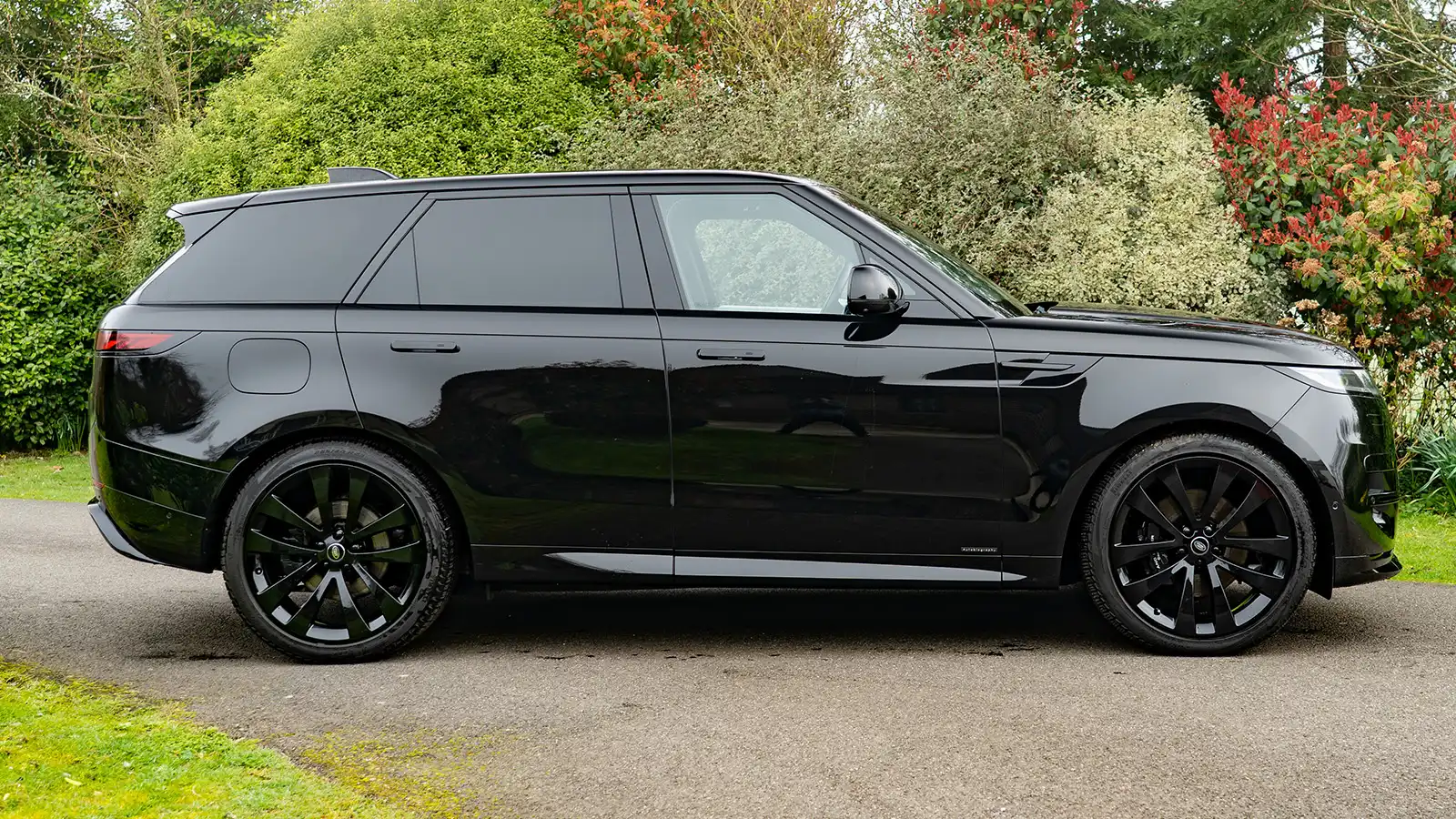   Pure Style & Luxury - Win A Range Rover Sport D350 for just 21p!