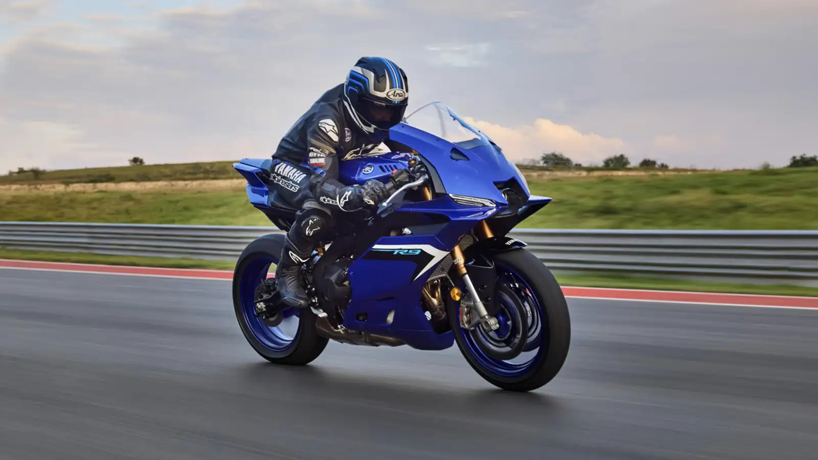 Yamaha R9