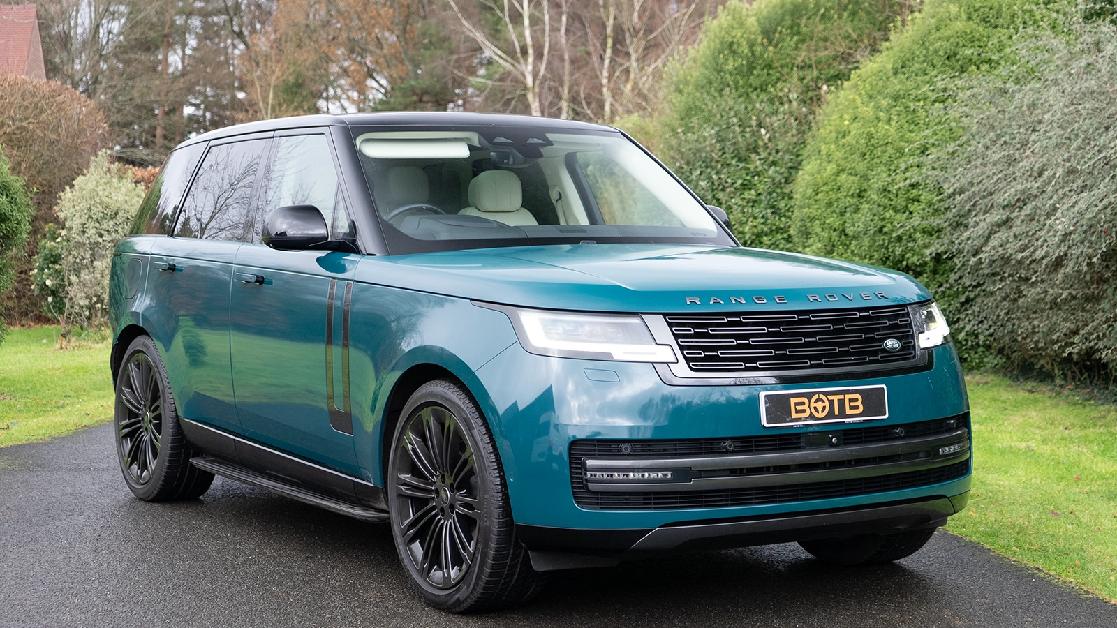   Win This Outstanding Range Rover D300 for Just 23p!