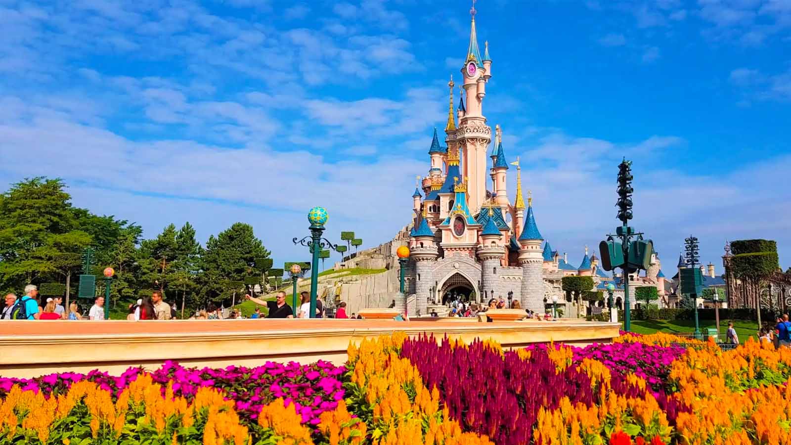 disneyland castle paris  Disneyland Paris: Holiday 