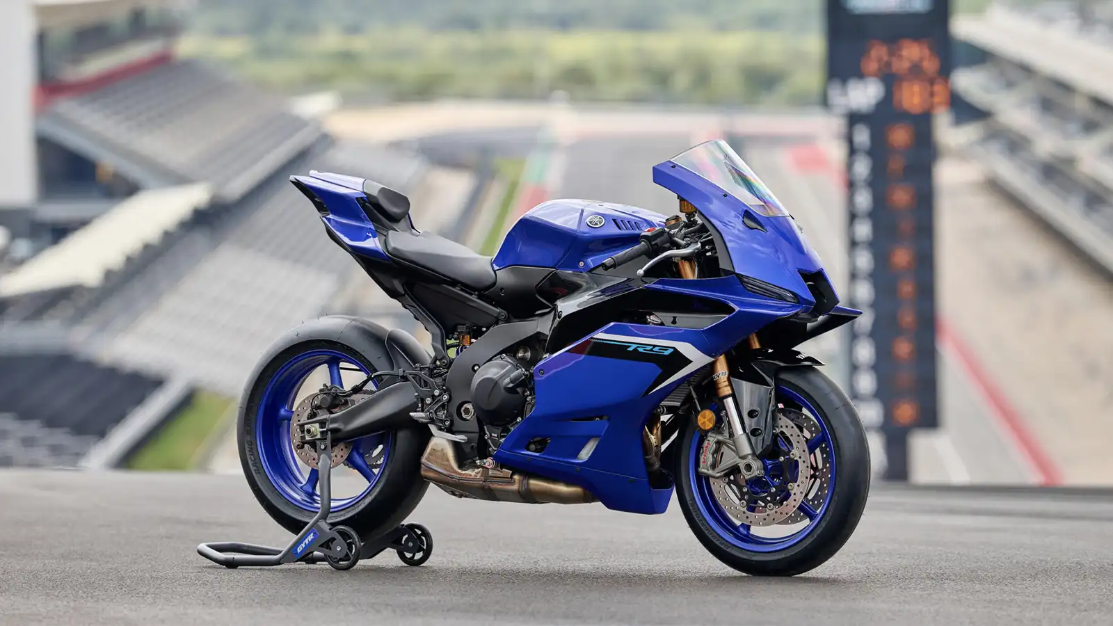 Yamaha R9