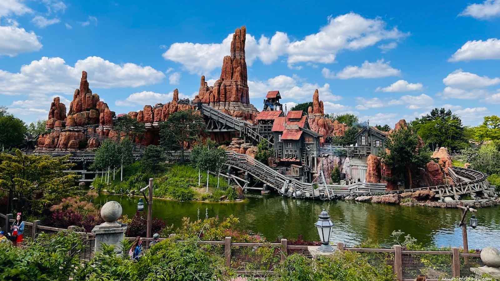 disneyland paris water ride  Disneyland Paris: Holiday 