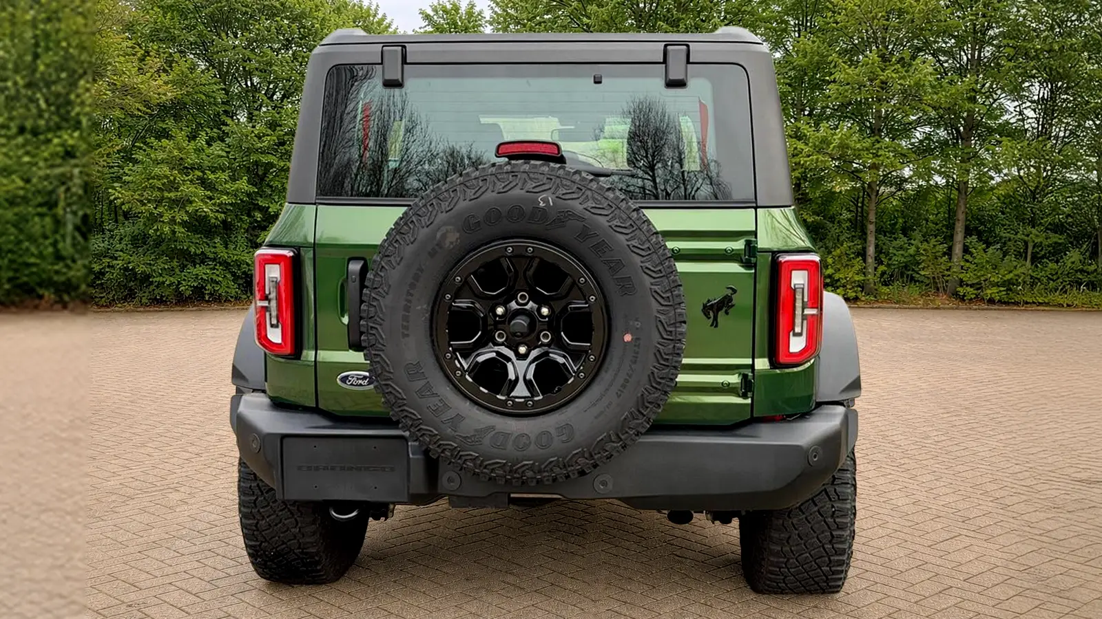   Citroen C5+ Ford Bronco: Dynamic Duos!